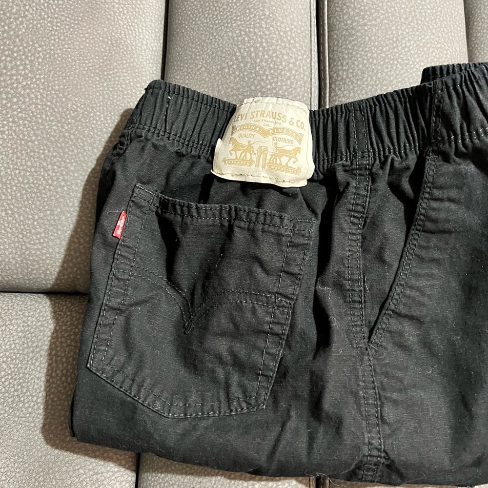 Levi’s - Picture 3 of 5